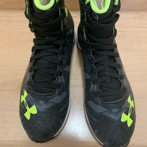 Under Armour Cleats Size: 3Y